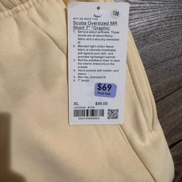 Lululemon Scuba Oversized MR Short 7” graphic - Picture 2 of 4